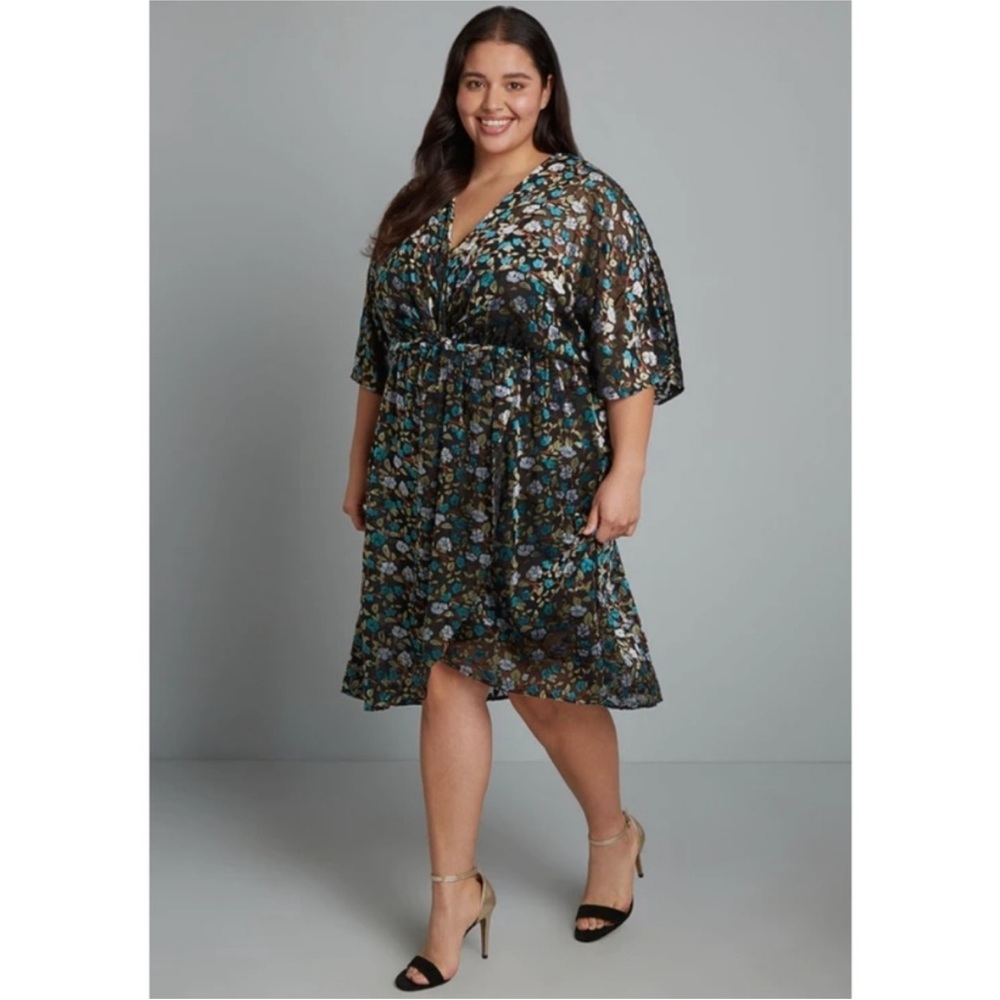 NWT ModCloth Dramatic Depths Velvet Dress Floral Burnout Color Black Floral NEW